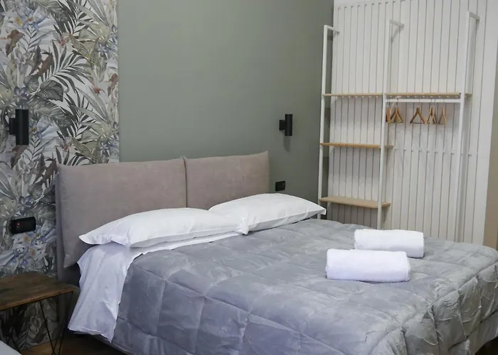 Palazzo Ferrara 1952 4* ナポリ