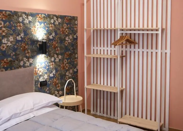 Palazzo Ferrara 1952 4* ナポリ