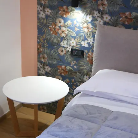 Palazzo Ferrara 1952 Bed and Breakfast *